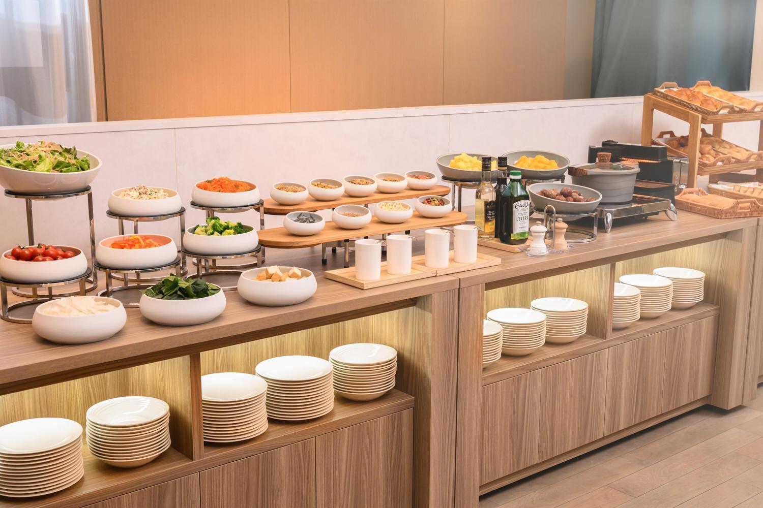 京都标志皇家花园酒店 外观 照片 A salad bar